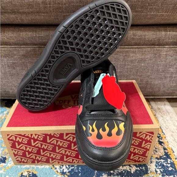 Size 7M/8.5W - Vans LowLand ComfyCush “Lenticular - Black” main image 4